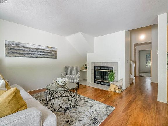 5th image of 146 Bayside Ct #393