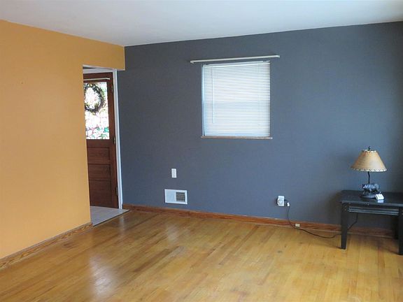 3rd image of 5879 Giffindale Dr