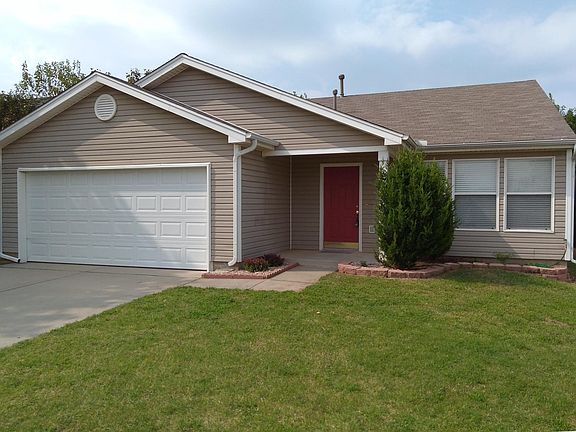 2nd image of 905 SW 153rd St