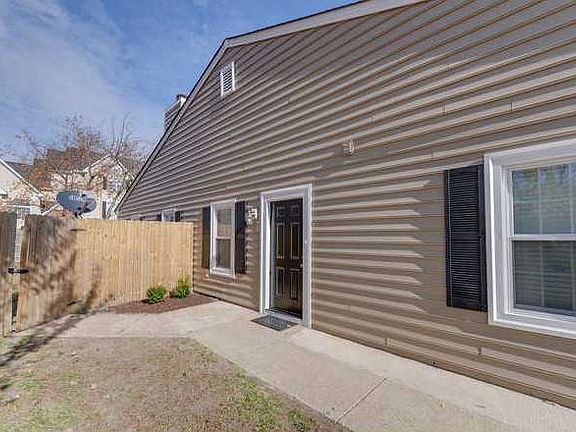 2nd image of 500 Peregrine St