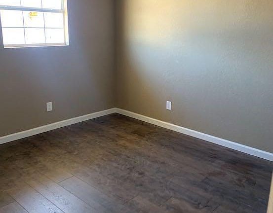 3rd image of 2302 Keystone Dr #B