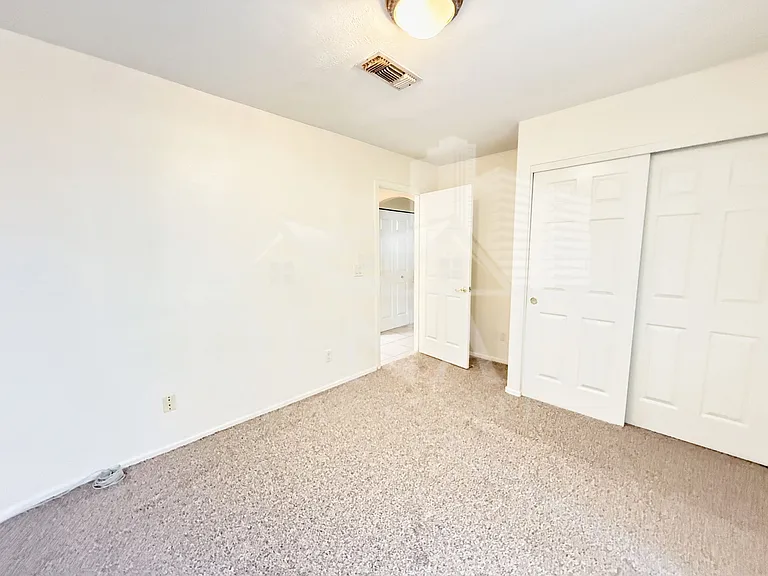 1425 E Chicago Cir — Photo 22