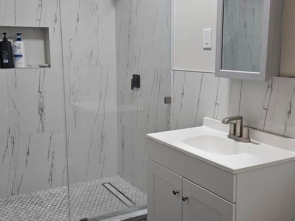 4th image of 125 Clarence St APT 1