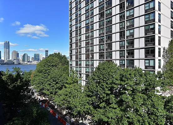 Sold by Prime Manhattan | media 4