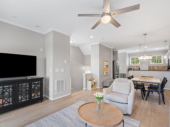 3rd image of 1400 Crafton Way