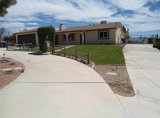 11821 Savage Ln, Apple Valley, CA 92308