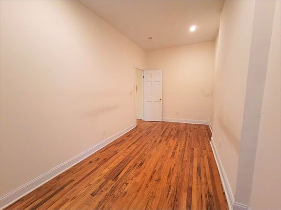 4th image of 309 E 37th St APT 3BW