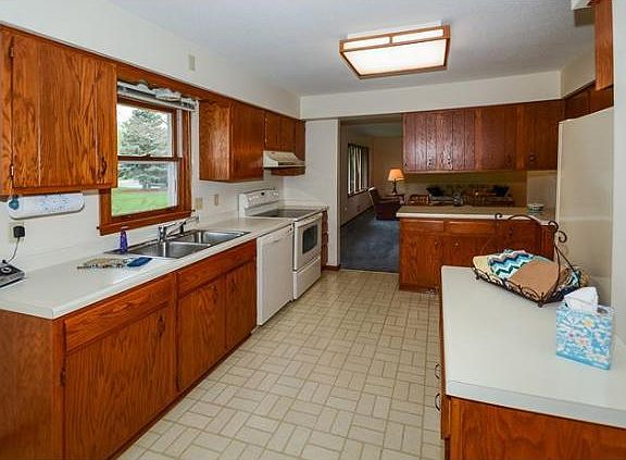 4th image of 2930 Winthrop Dr