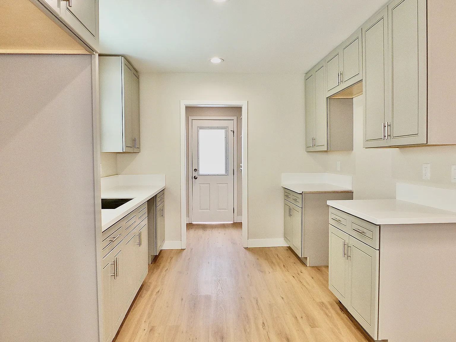 3 bed, 1259 sqft, $3,800 — Photo 3