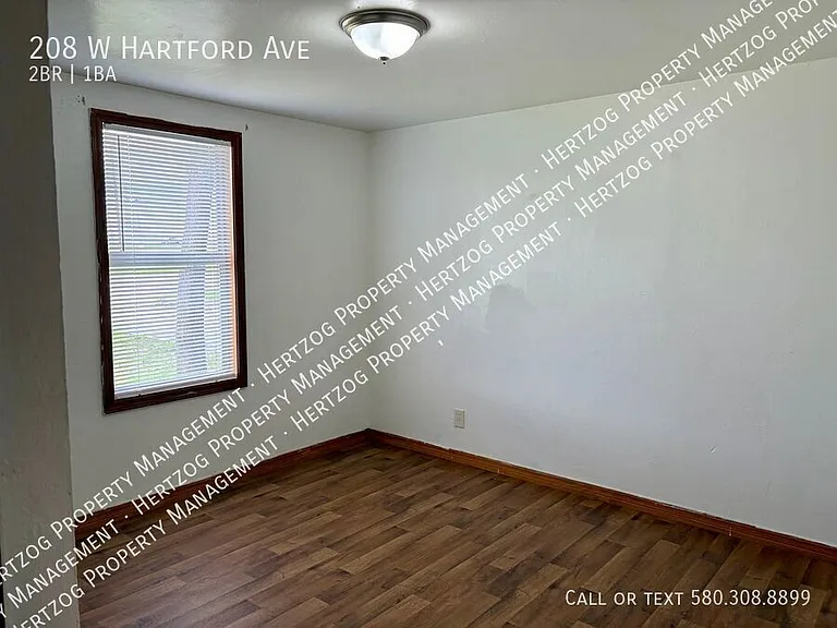 208 W Hartford Ave — Photo 8