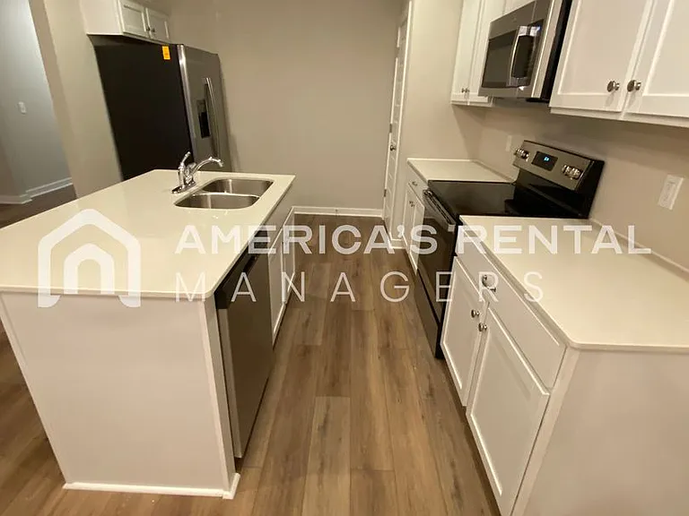 225 Avalon Way — Photo 11