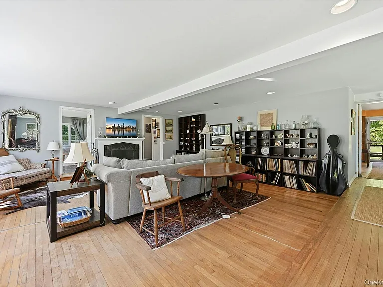 295 Jackson St — Photo 14