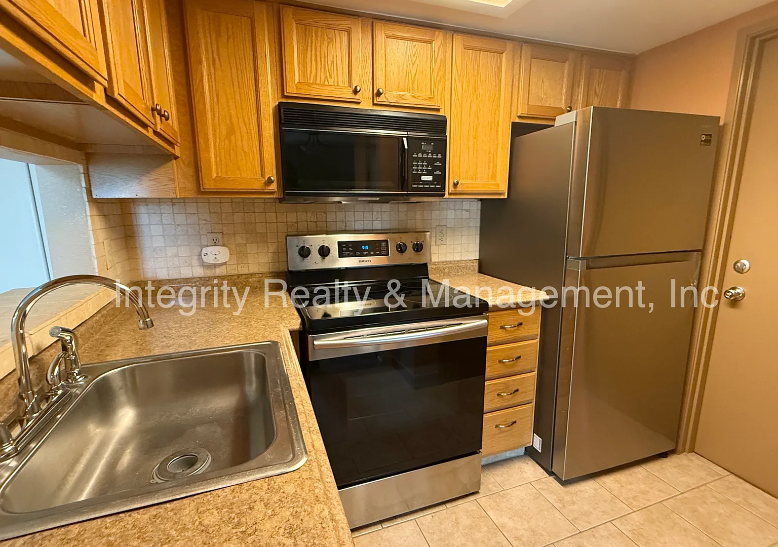 2 Bed/1.5 Bath, 968 sqft - 10001 E Evans Ave Unit 50C — Photo 3