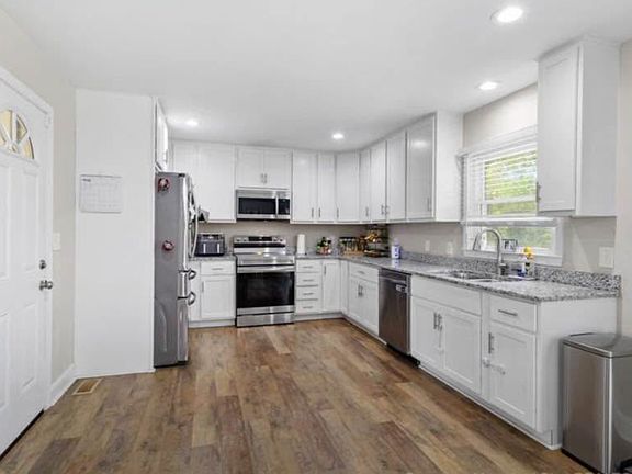 4th image of 5804 Cold Harbor Ct