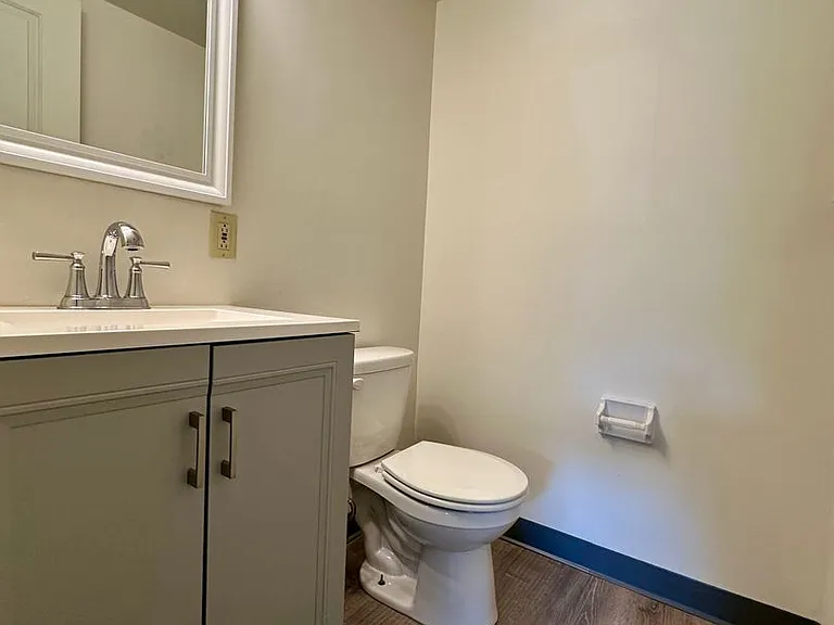 360 Maryland Ave — Photo 35