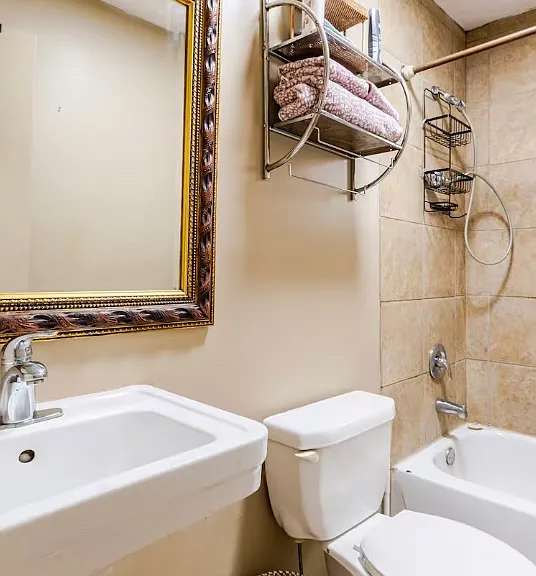 571 Formwalt St SW #11 — Photo 5
