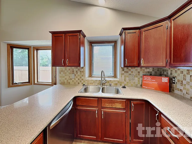 7429 Chesham Ln — Photo 7