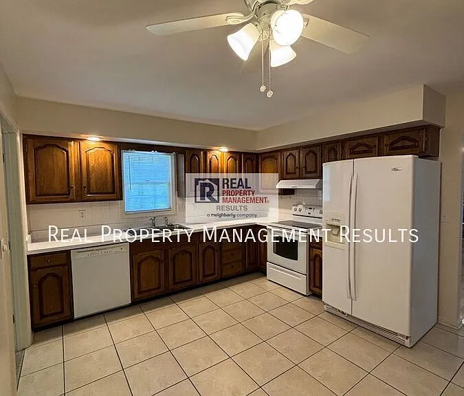7577 Nottingham Dr — Photo 4