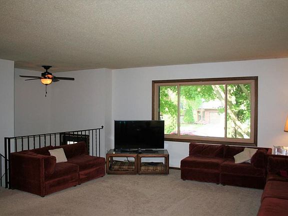 3rd image of 11200 Louisiana Ct W