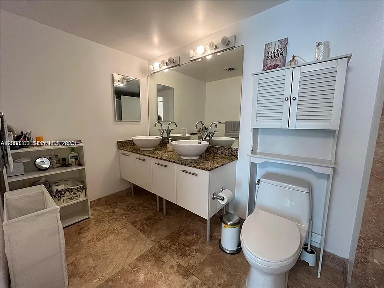 41 SE 5th St #504 — Photo 10