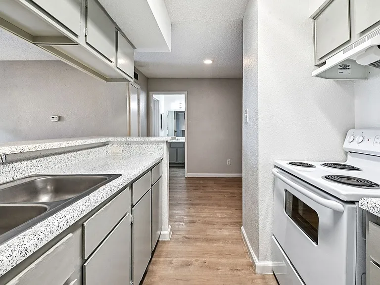 Pine Creek Apartments — Photo 35