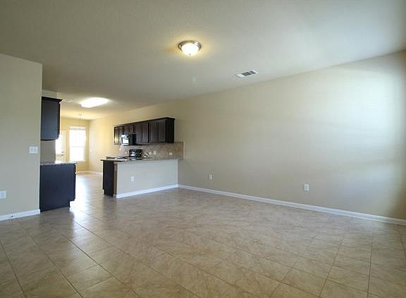 3rd image of 405 Crater Lake Dr