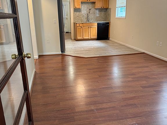 3rd image of 8519 N Newport Ave