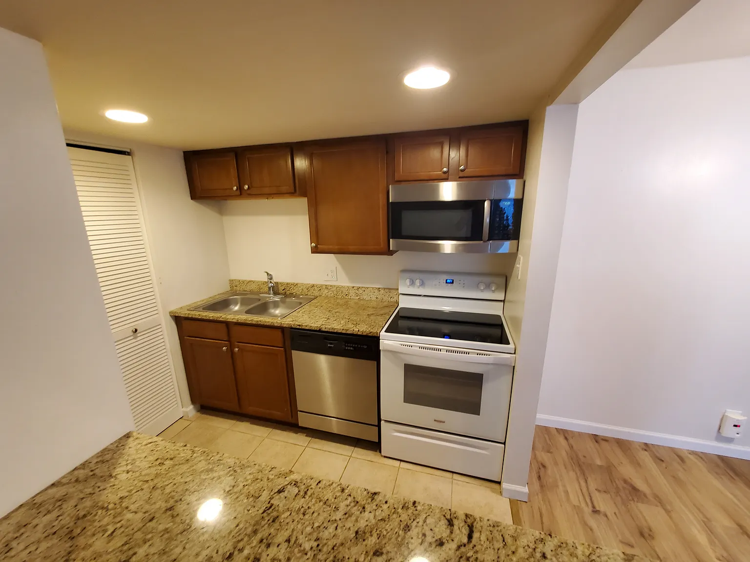 2 bed, 1100 sqft, $1,250 — Photo 4