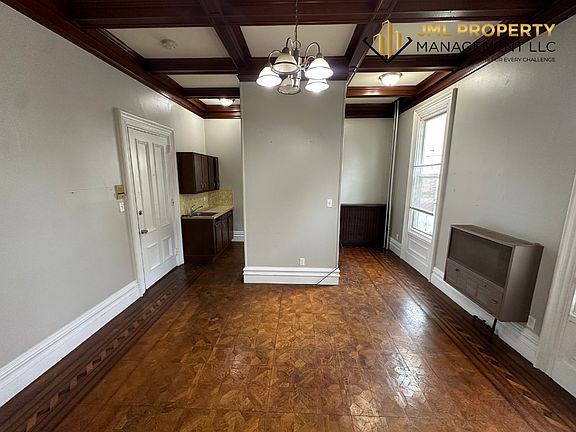 3rd image of 163 Winter St APT 2