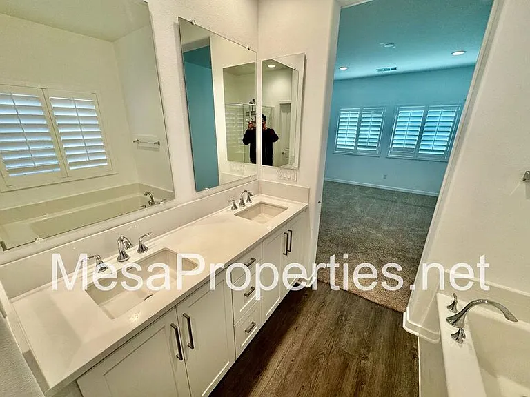 5229 Jarvis Ln — Photo 15