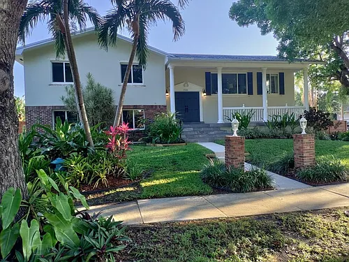 7945 SW 199th Ter Photo 1