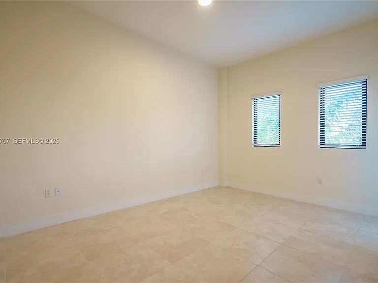 1091 Galiano St #102 — Photo 19