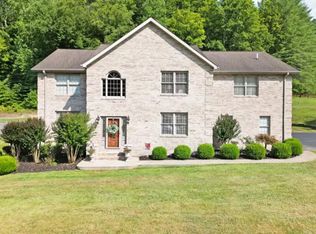 10 Windy Brook Ln, Banner, KY 41603