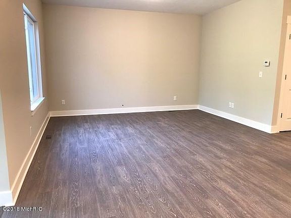 5th image of 3682 Merriville Ct SE