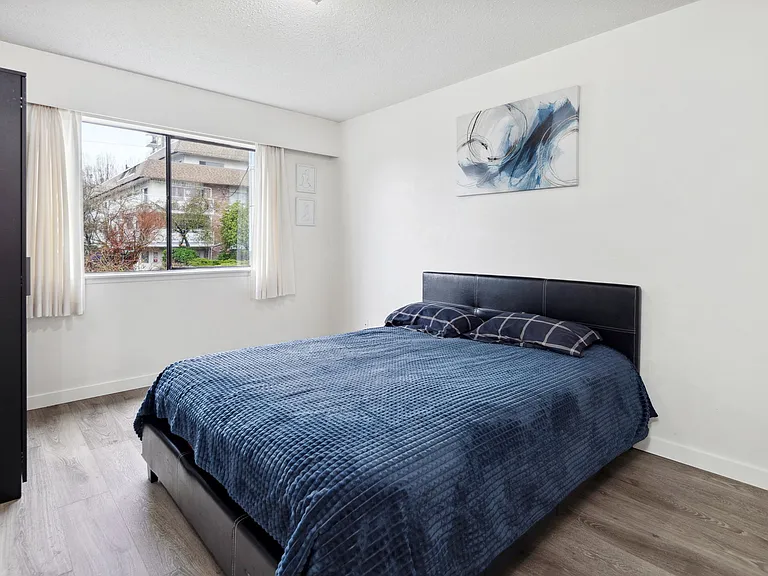 814 4th Ave #303 — Photo 9