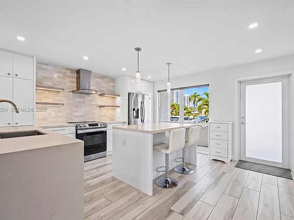 4th image of 613 NE 26th Ave #613