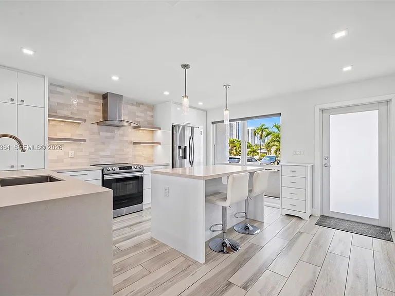 613 NE 26th Ave #613 — Photo 4