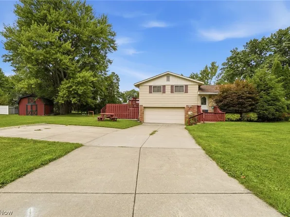744 Edwards Dr, Berea, OH 44017