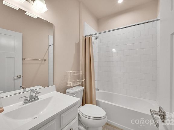 4th image of 8300 Bretton Woods Dr