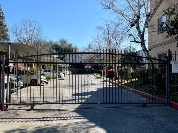 Hollister Apartment Complex