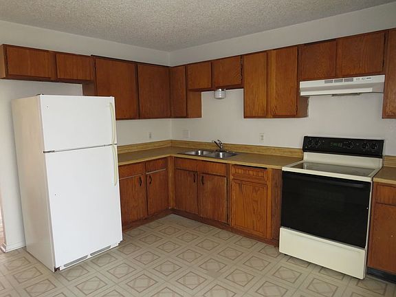 4th image of 2004 Cedarhill Dr APT D