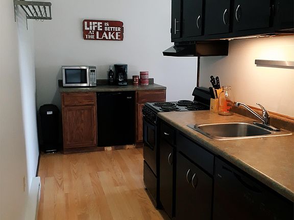 BV5E All Mountain Rentals Galley Kitchen