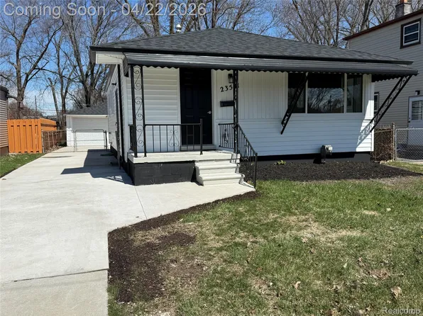 23541 Elmira St, Saint Clair Shores, MI 48082