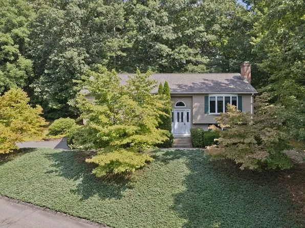 17 Westview Ter, Easthampton, MA 01027