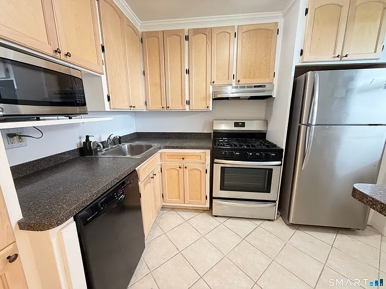 71 Strawberry Hill Ave #802 — Photo 3