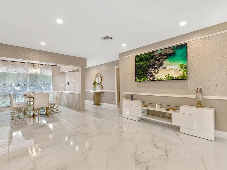 1960 Coral Reef Dr — Photo 14