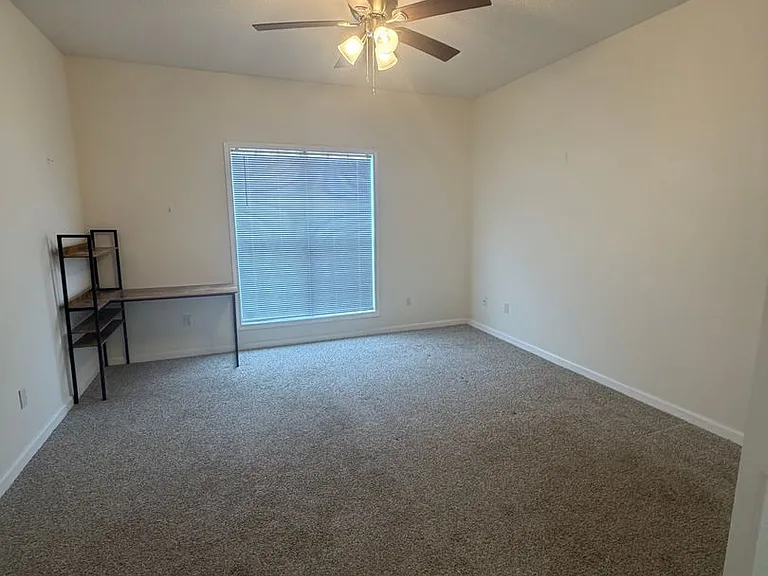 209 Camden Dr — Photo 12