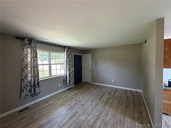 5th image of 451 Jamie Dr