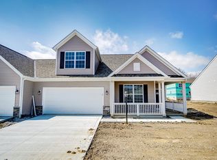 211 Woodland Sky Dr, Pataskala, OH 43062