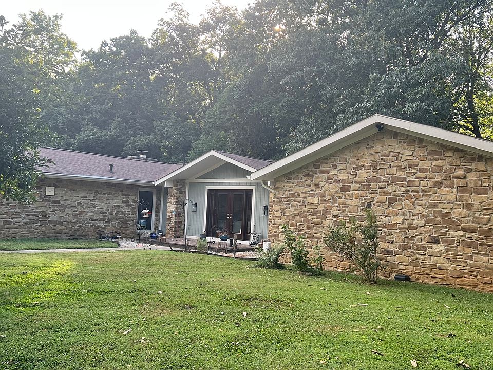 2nd image of 130 Anderson Pl